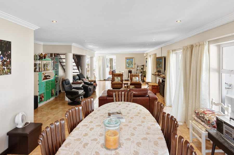 5 Bedroom Property for Sale in Mountainside Western Cape